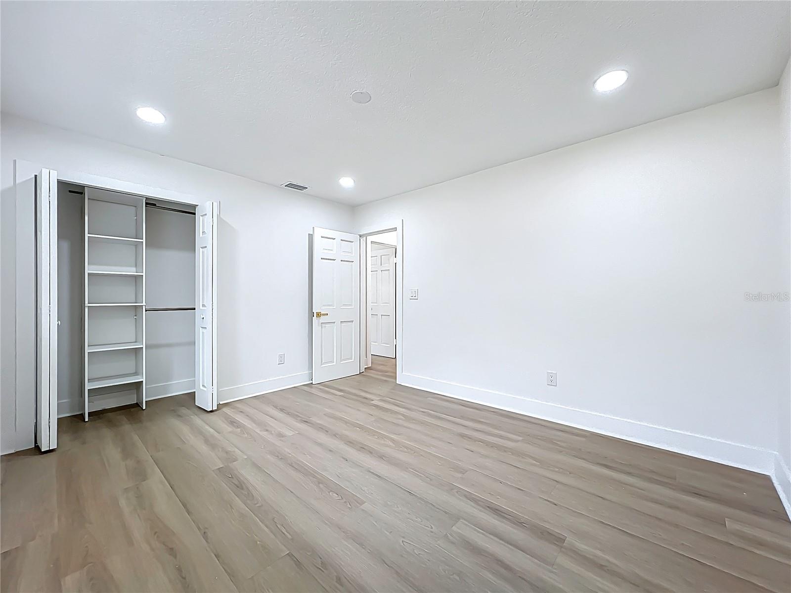 Image 43 of 94 For 351 White Oak Circle