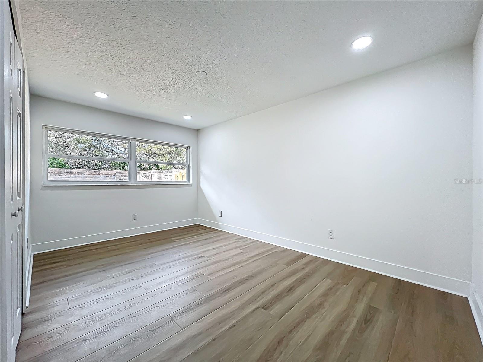 Image 44 of 94 For 351 White Oak Circle