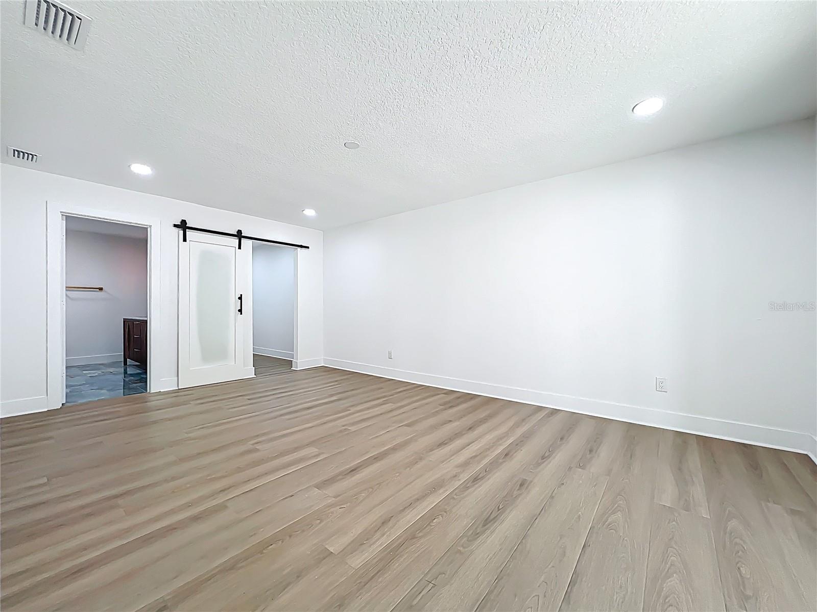 Image 51 of 94 For 351 White Oak Circle