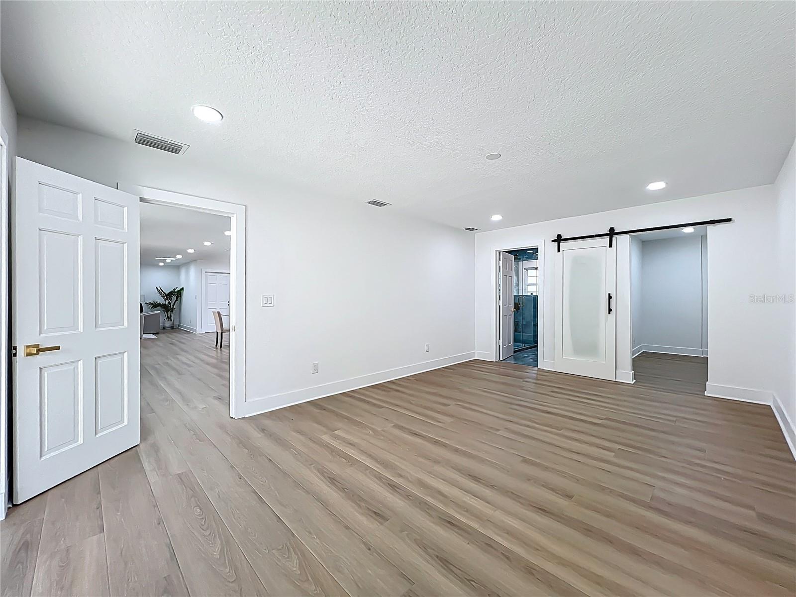 Image 52 of 94 For 351 White Oak Circle