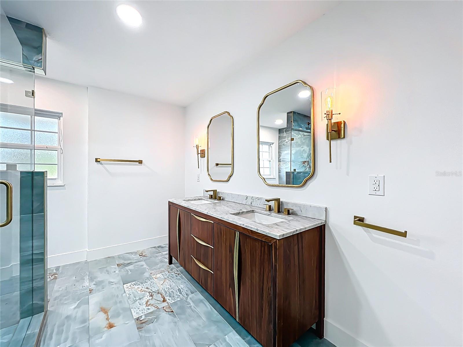 Image 54 of 94 For 351 White Oak Circle