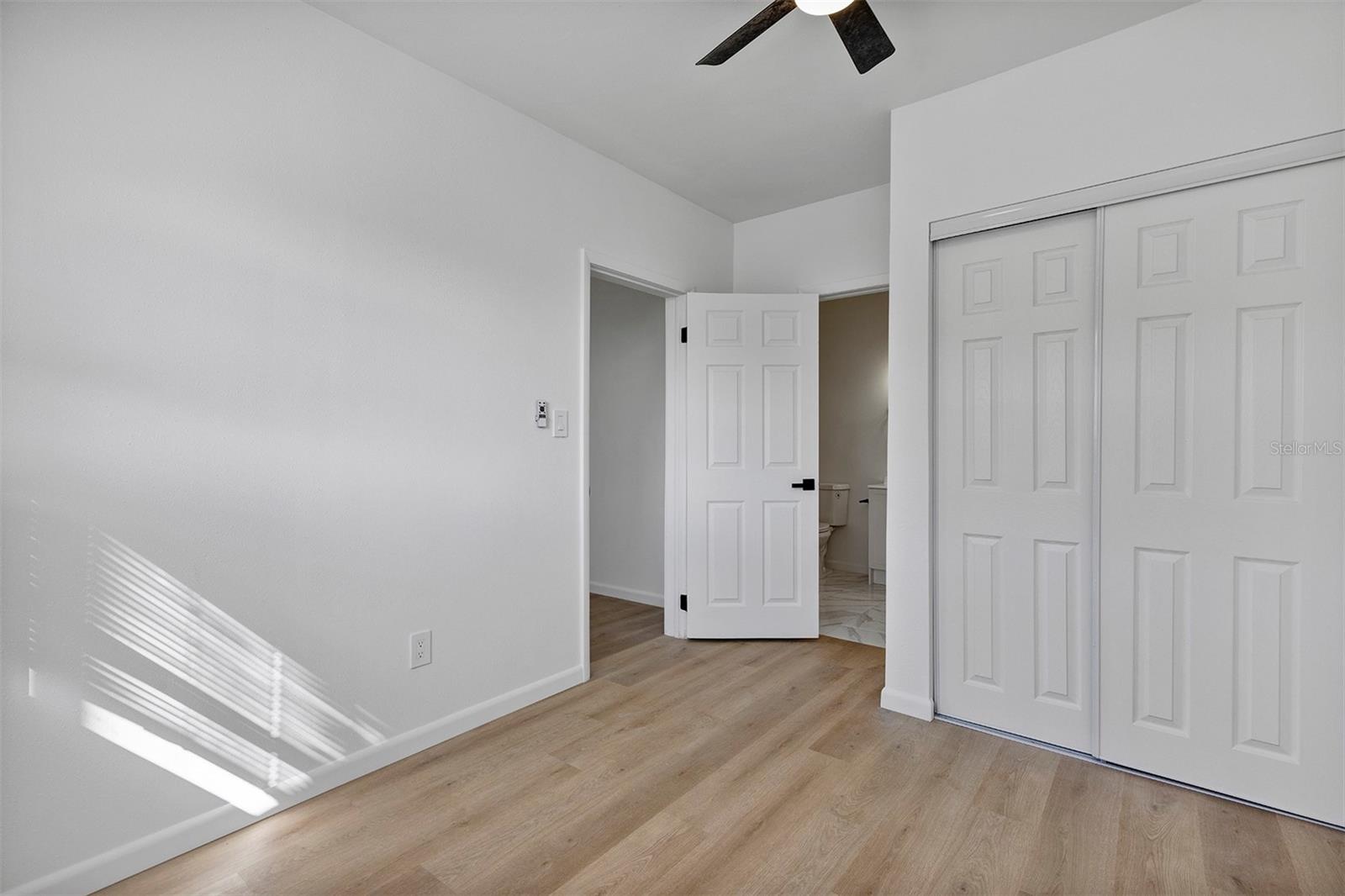 Image 12 of 14 For 734 Thomas Ln  B