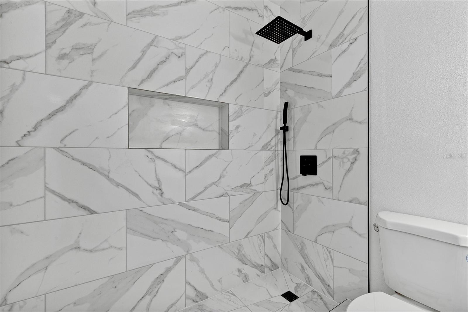 Image 3 of 14 For 734 Thomas Ln  B