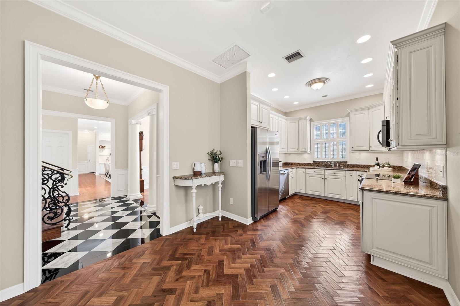 Image 18 of 35 For 925 Ashington Place 3