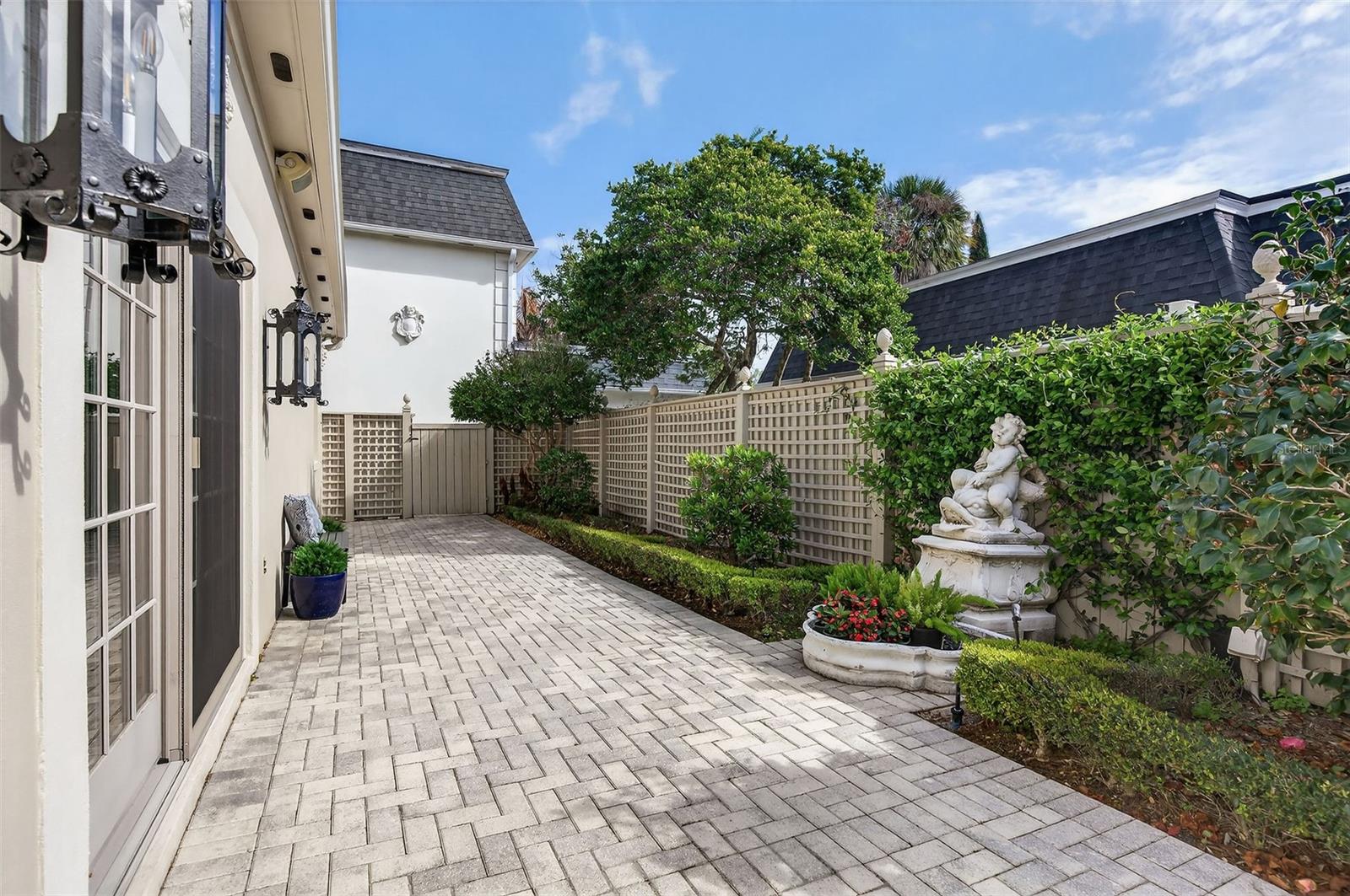 Image 31 of 35 For 925 Ashington Place 3