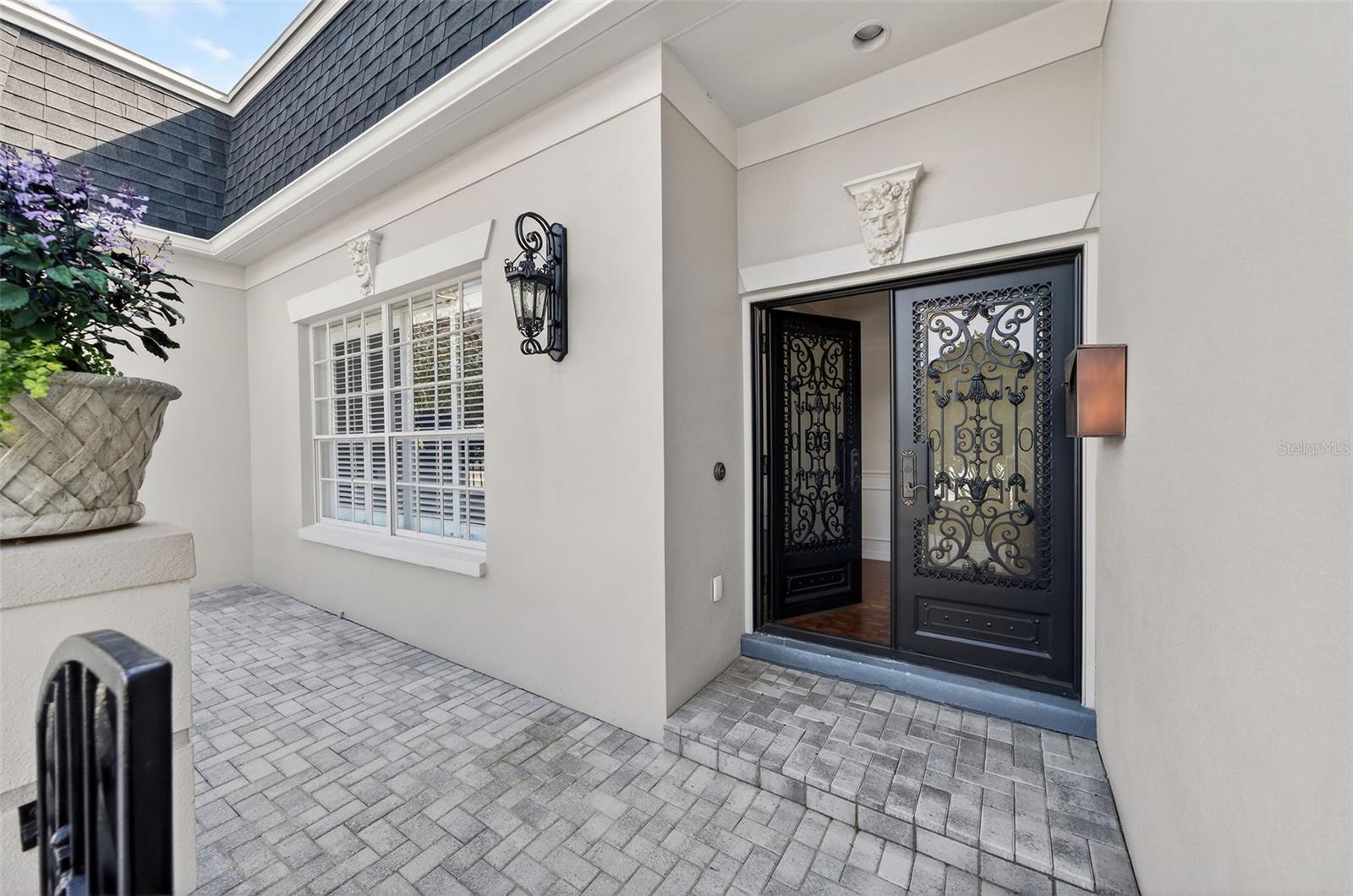 Image 4 of 35 For 925 Ashington Place 3