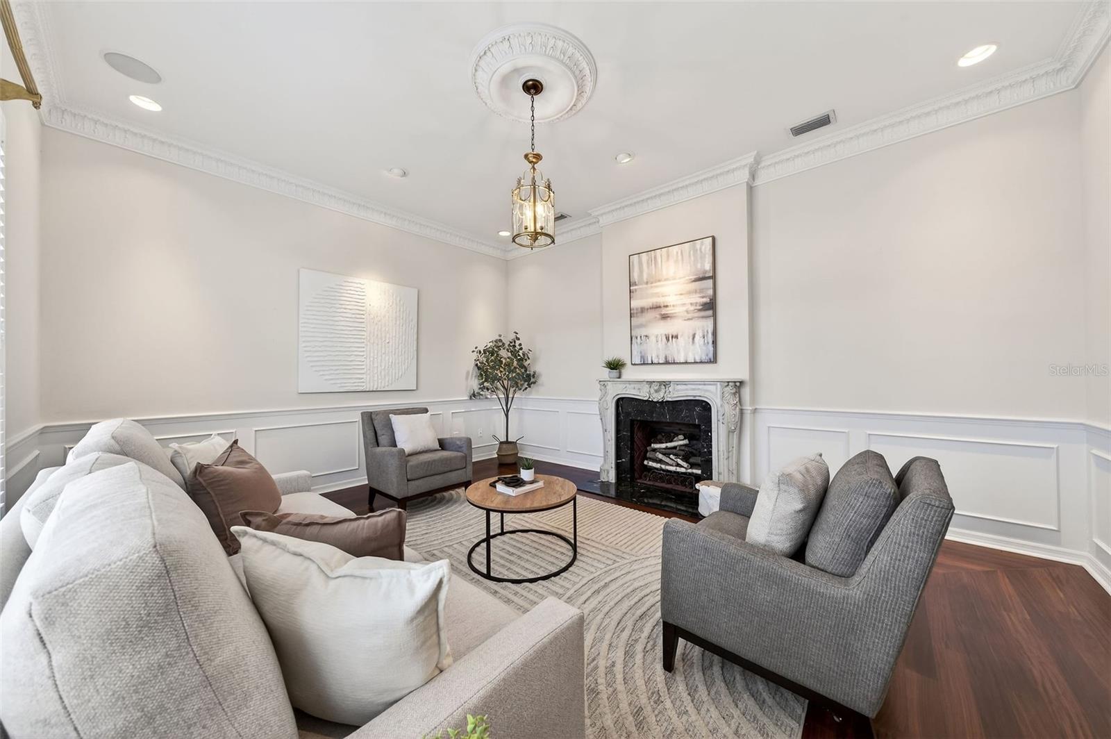 Image 6 of 35 For 925 Ashington Place 3