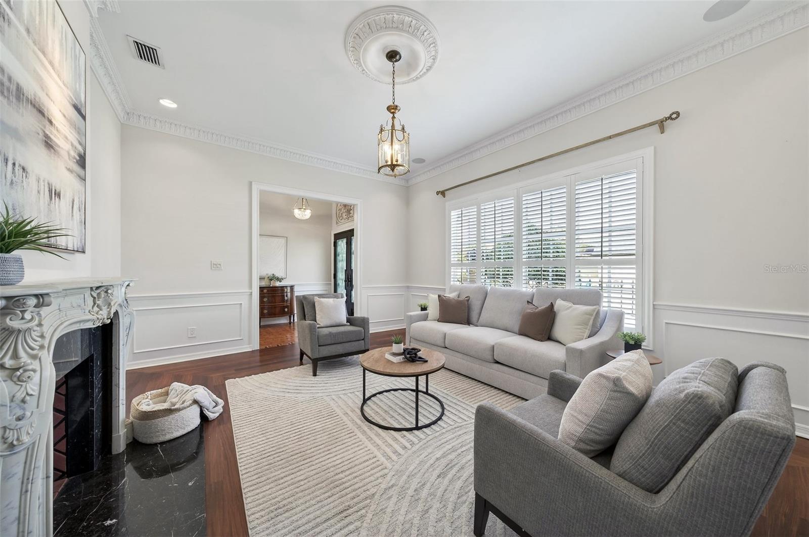 Image 8 of 35 For 925 Ashington Place 3