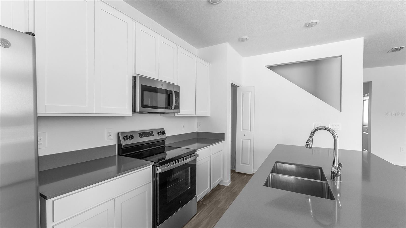 Image 11 of 44 For 13946 Title Way