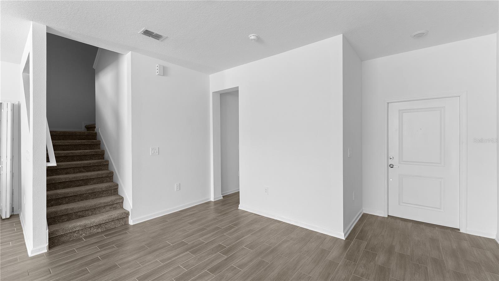 Image 15 of 44 For 13946 Title Way