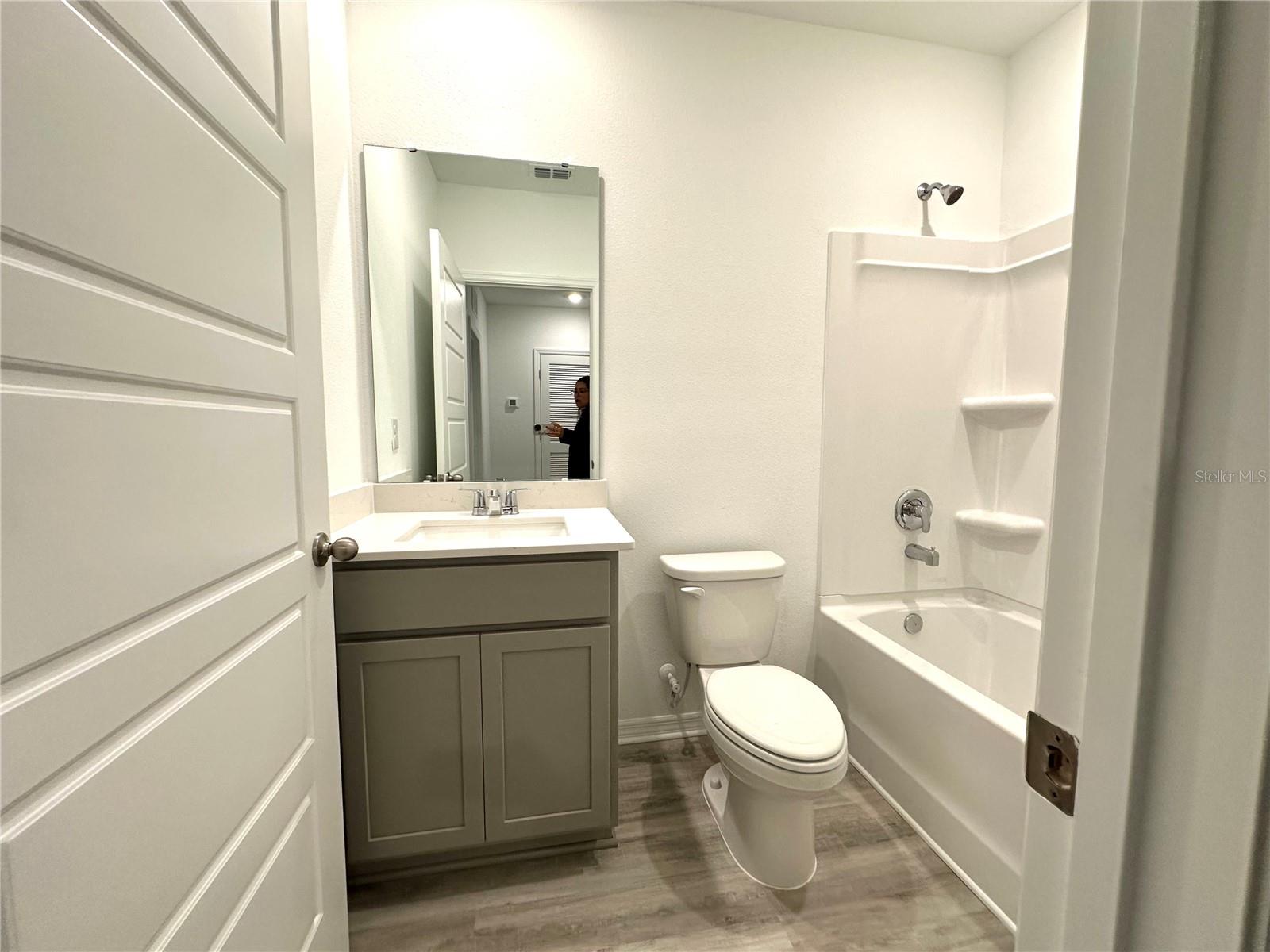 Image 18 of 25 For 2933 Canary Avenue