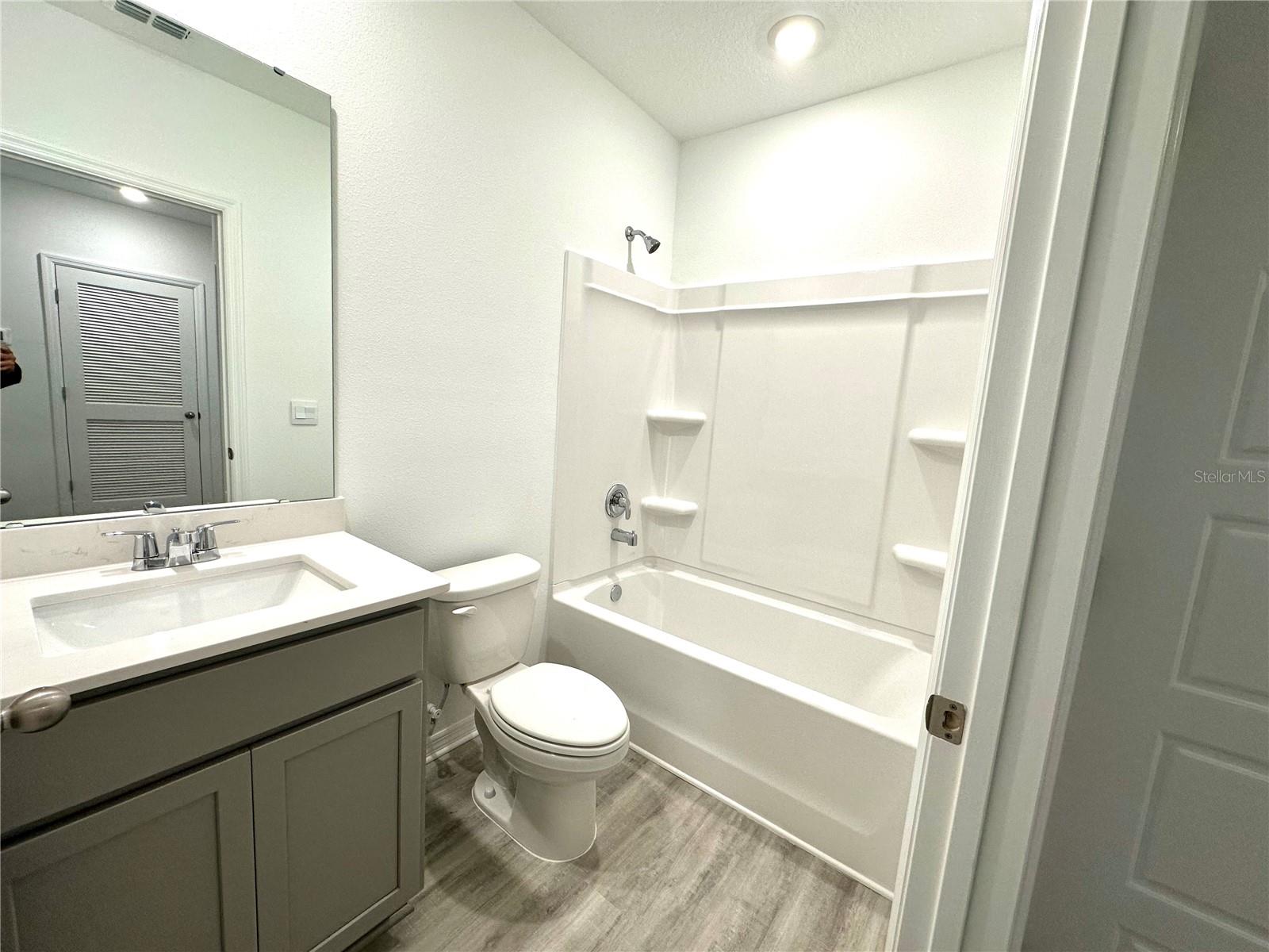 Image 19 of 25 For 2933 Canary Avenue