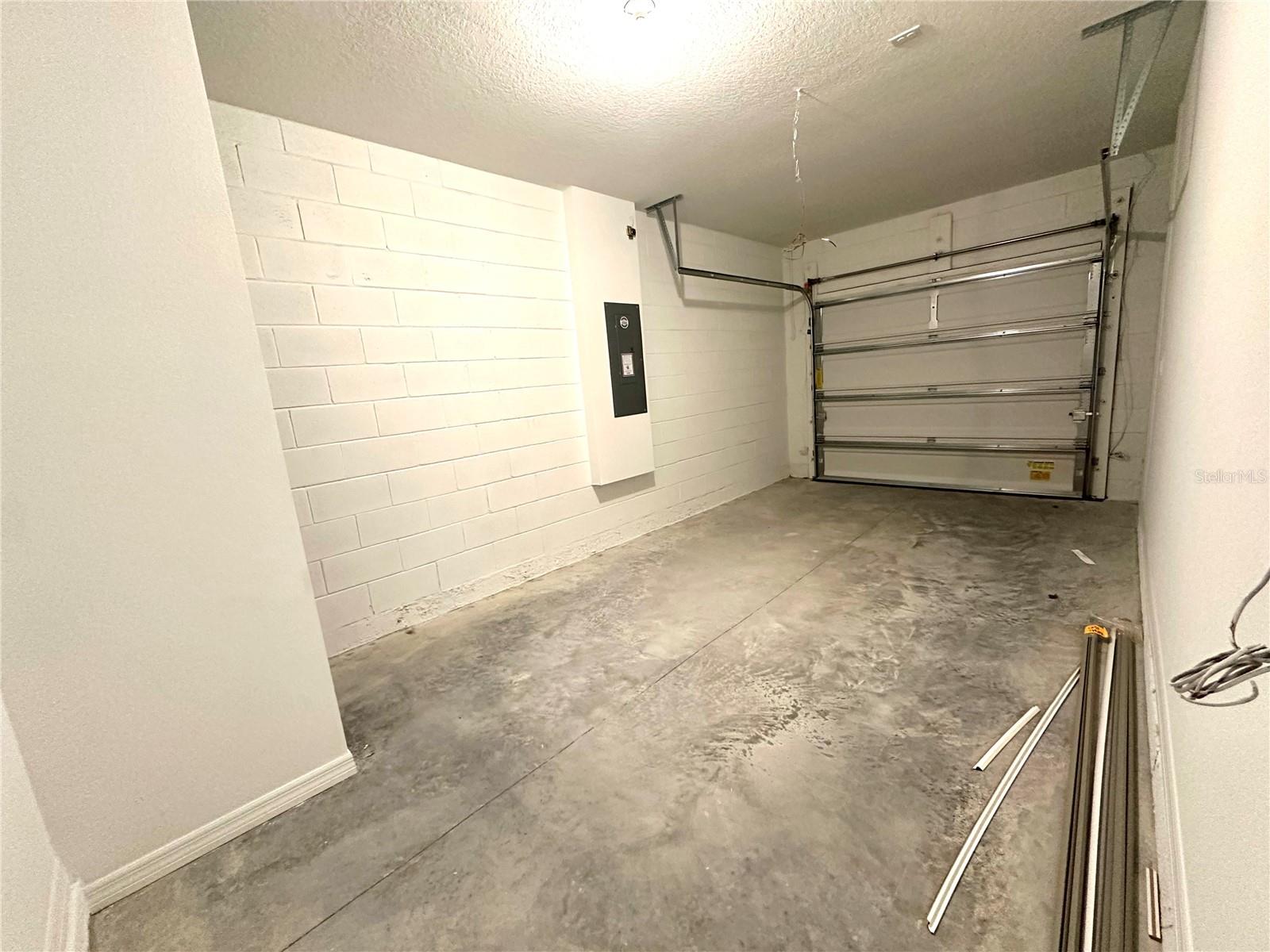 Image 21 of 25 For 2933 Canary Avenue