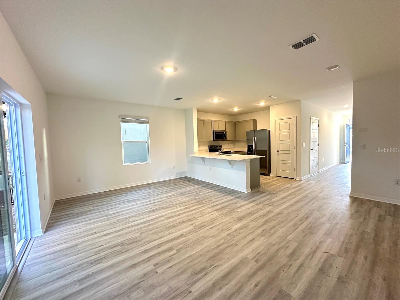 Image 5 of 25 For 2933 Canary Avenue