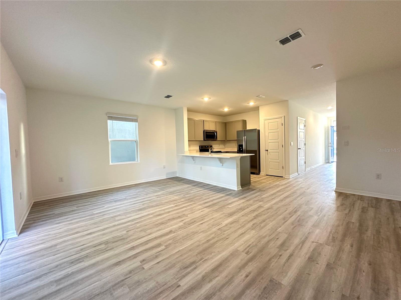 Image 6 of 25 For 2933 Canary Avenue