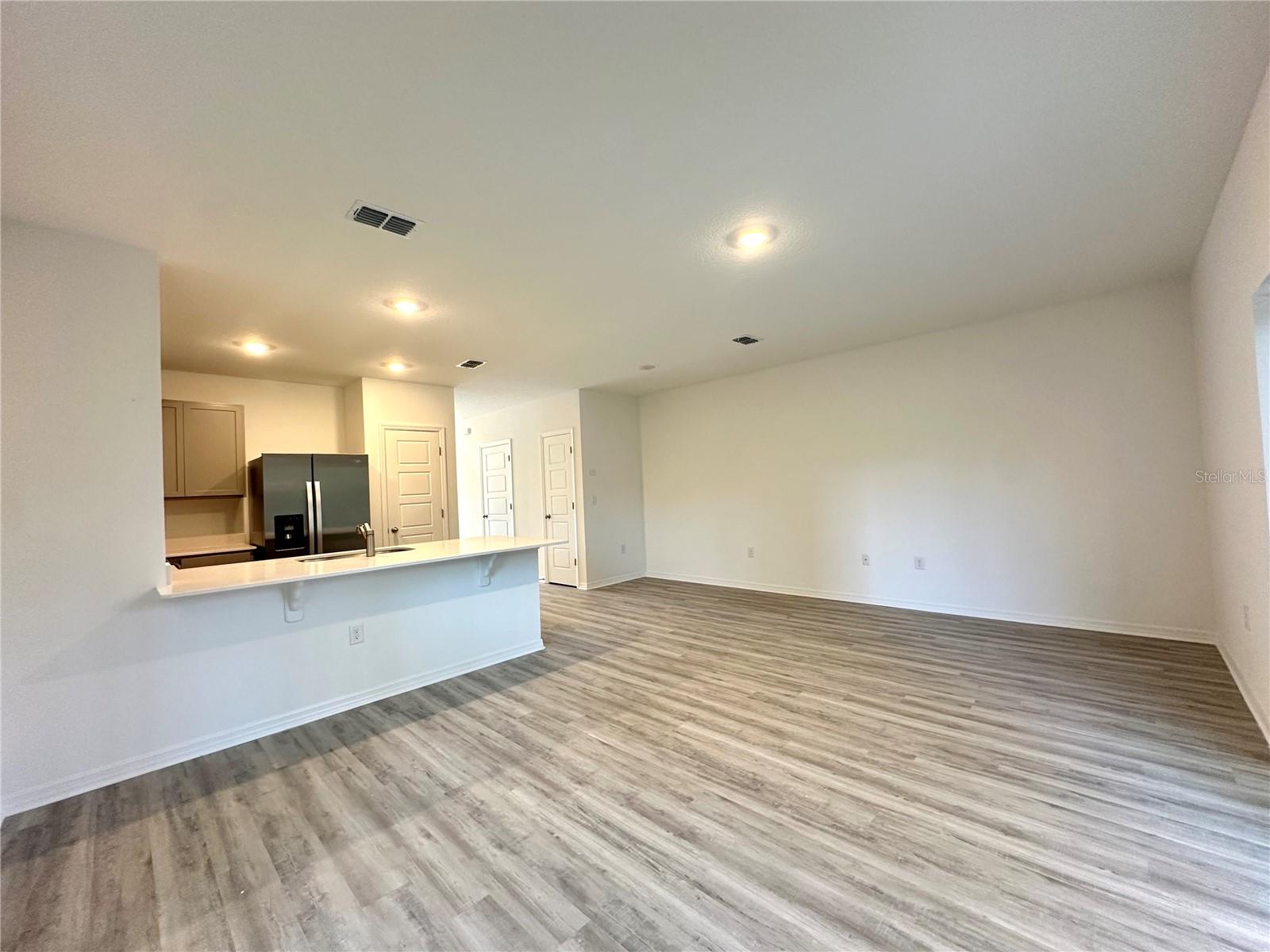 Image 7 of 25 For 2933 Canary Avenue