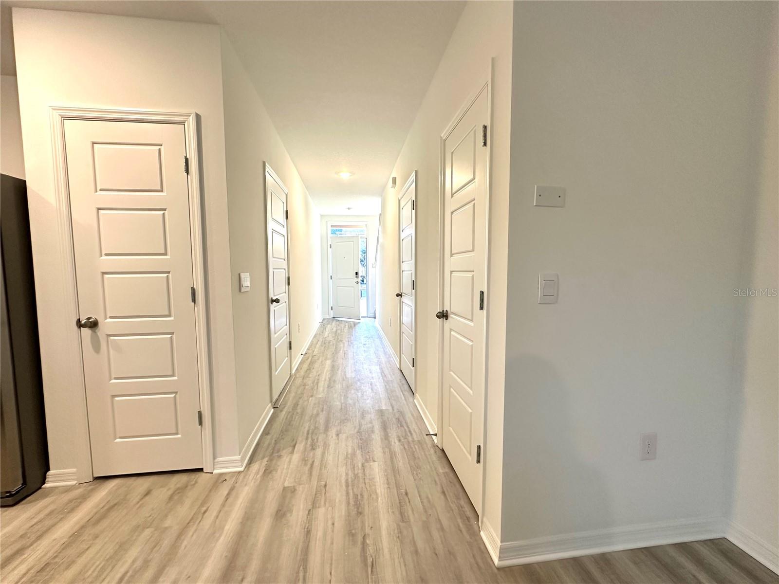 Image 8 of 25 For 2933 Canary Avenue