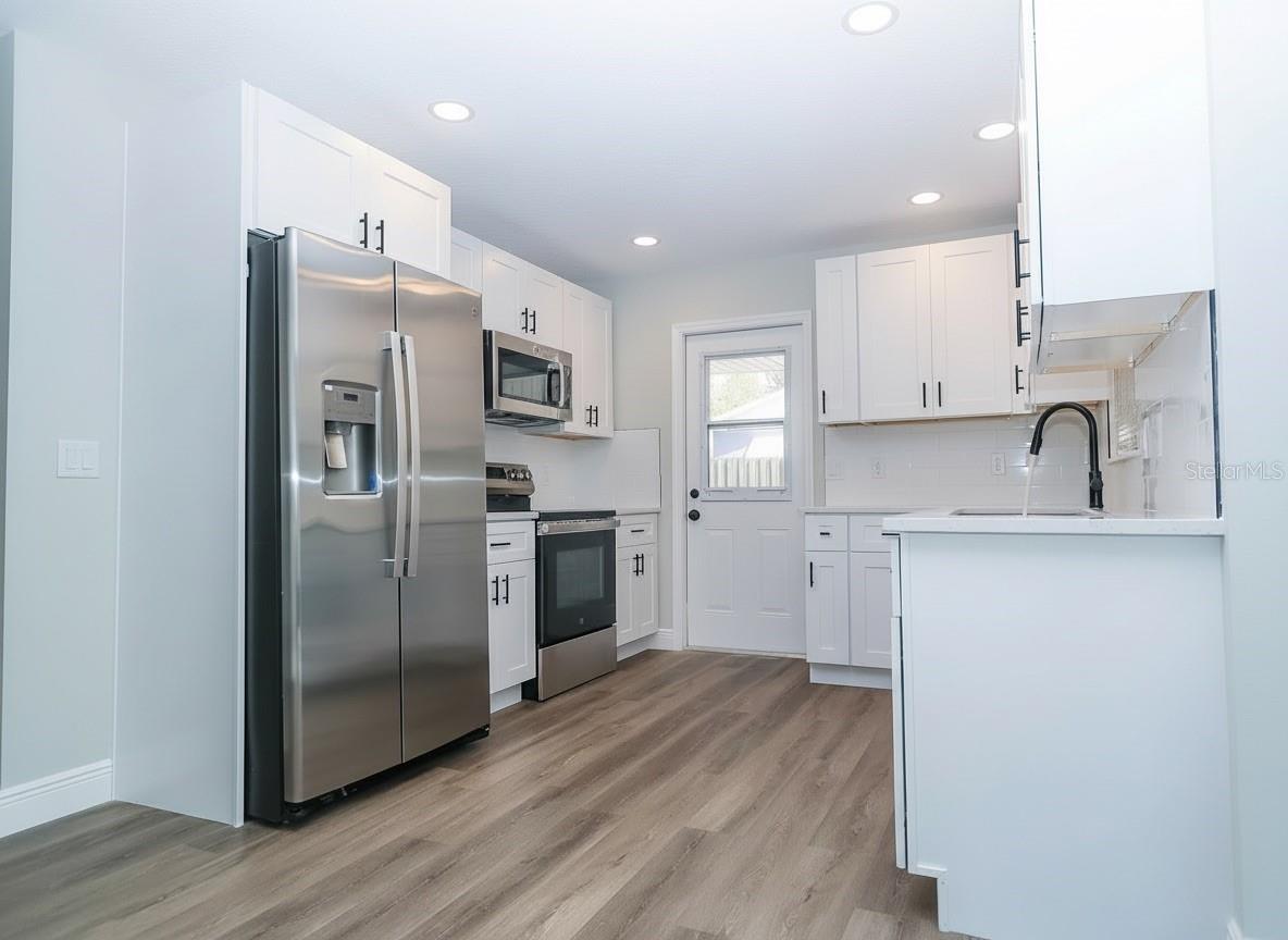 Image 13 of 31 For 1507 Lake View Avenue