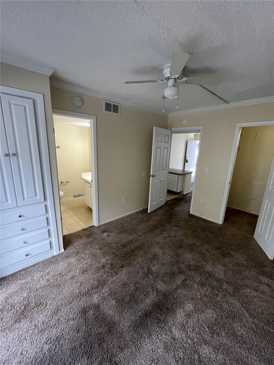 Image 13 of 21 For 121 Oyster Bay Circle 220