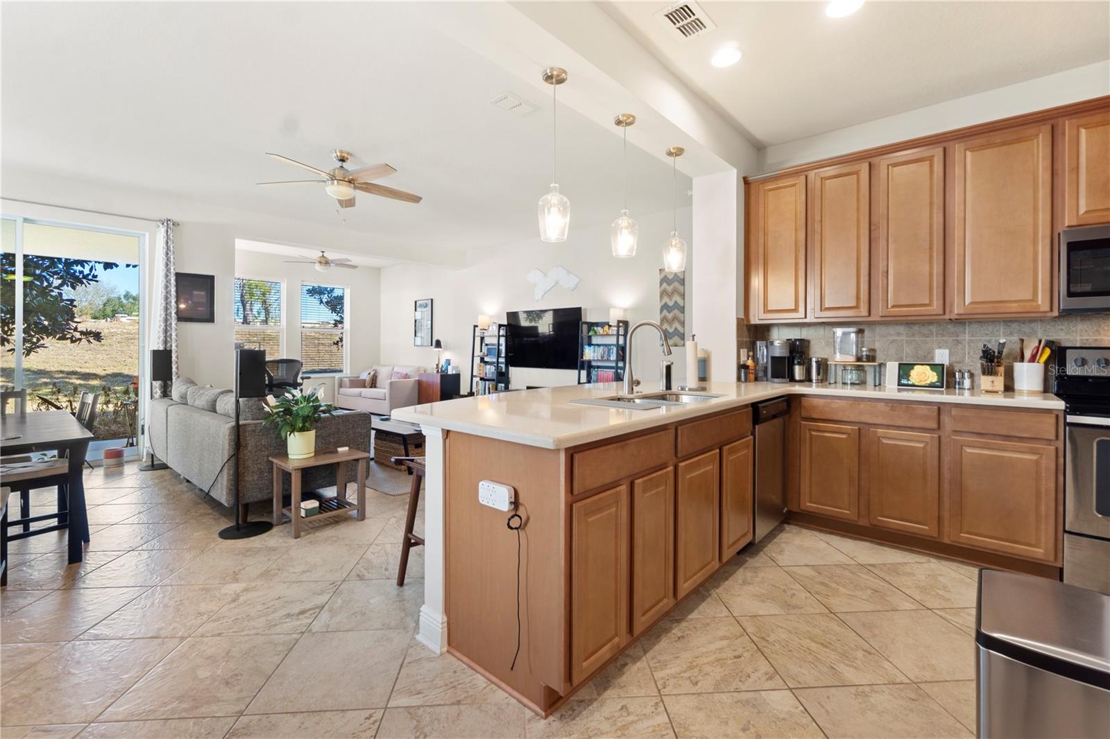 Image 11 of 29 For 13519 Fountainbleau Drive