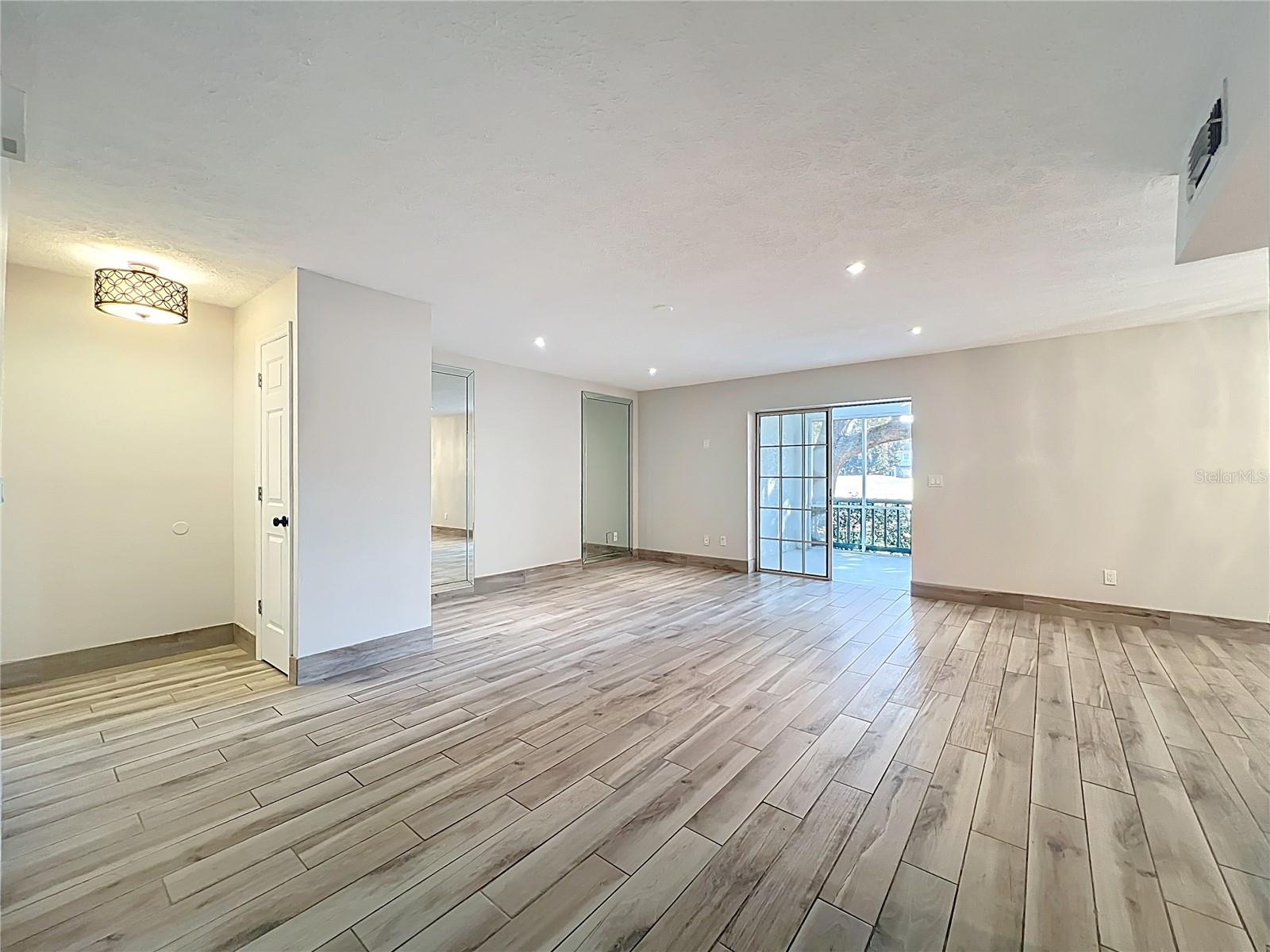 Image 10 of 77 For 470 Par Street 470