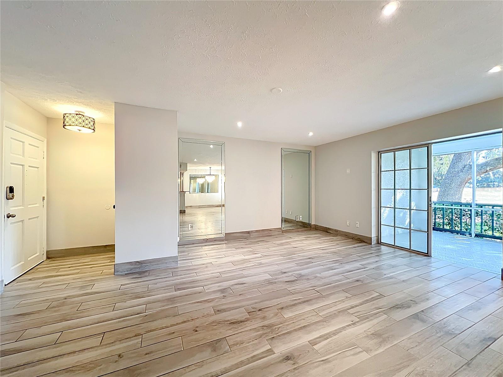 Image 11 of 77 For 470 Par Street 470