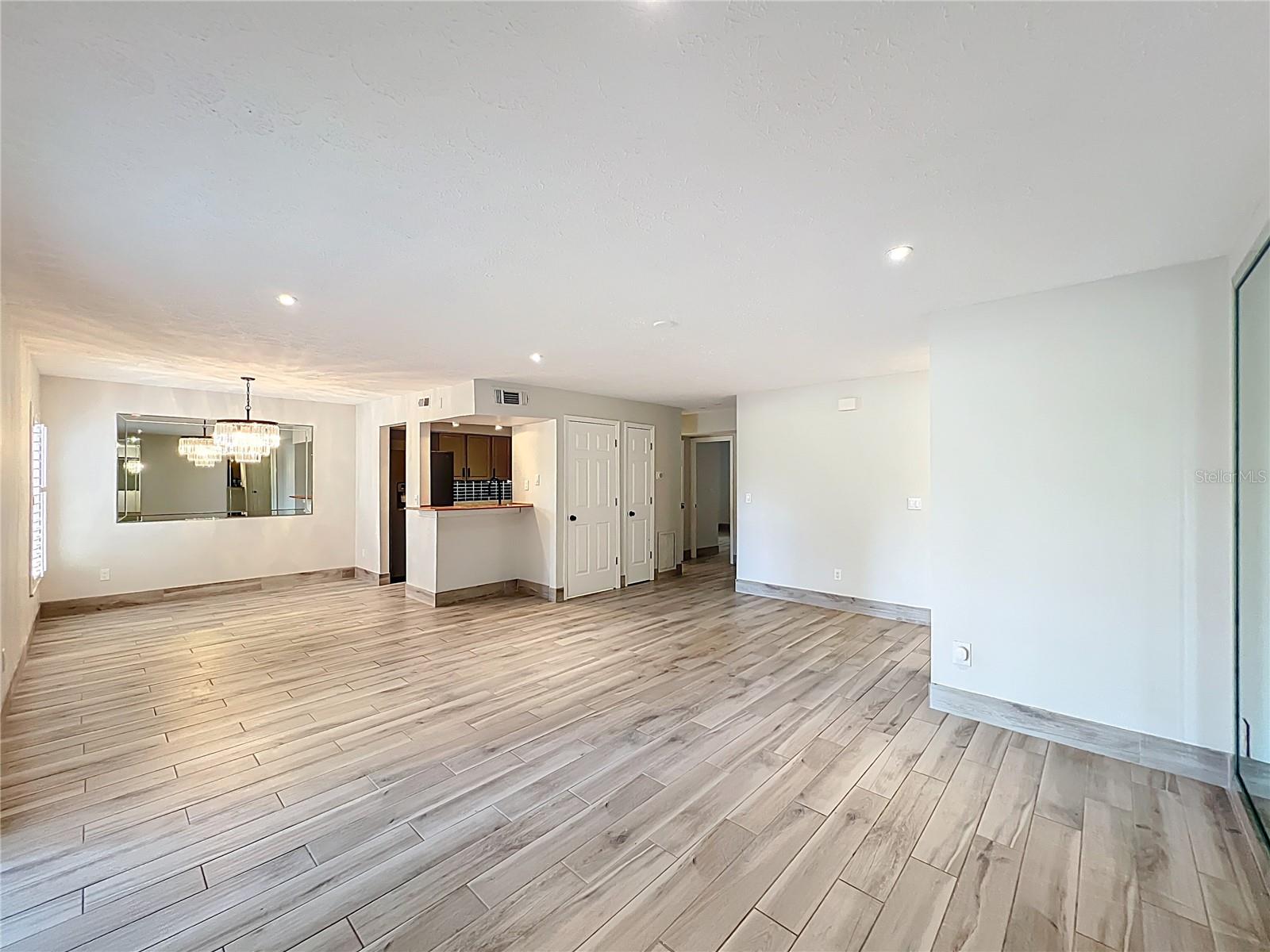 Image 12 of 77 For 470 Par Street 470