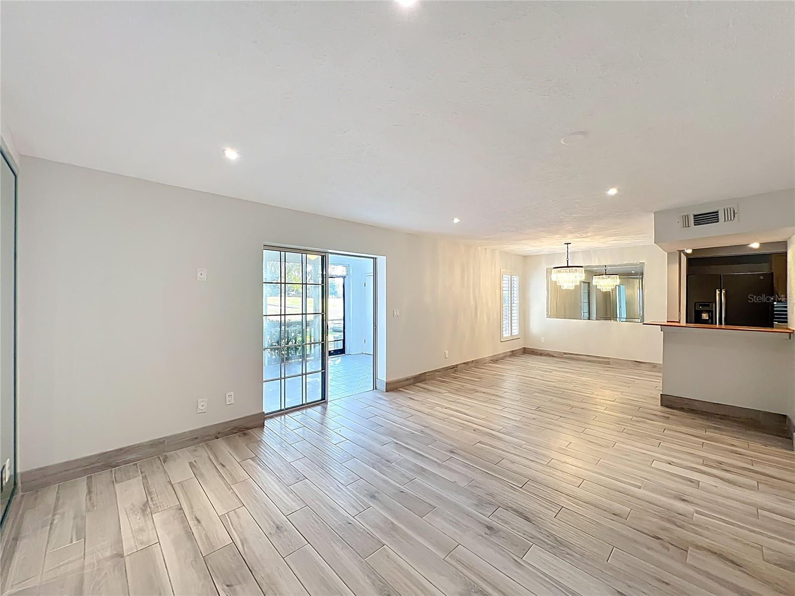 Image 13 of 77 For 470 Par Street 470