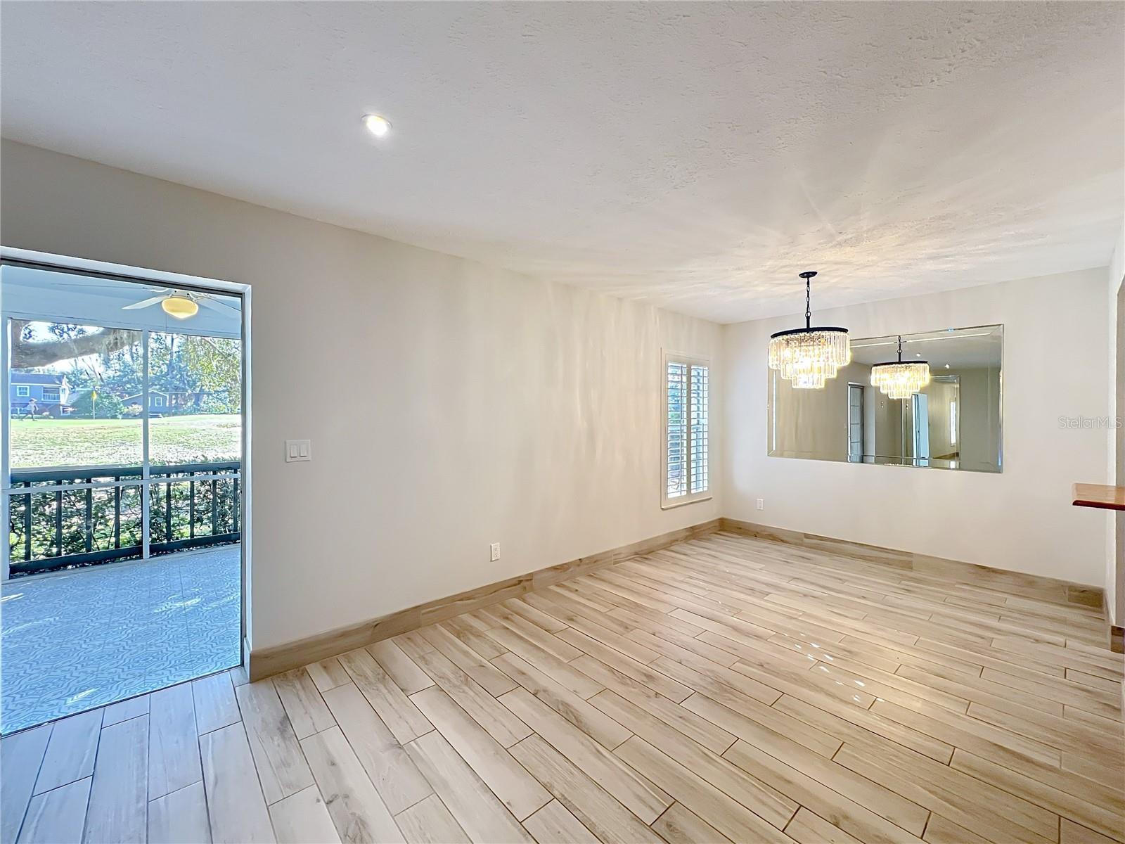 Image 14 of 77 For 470 Par Street 470