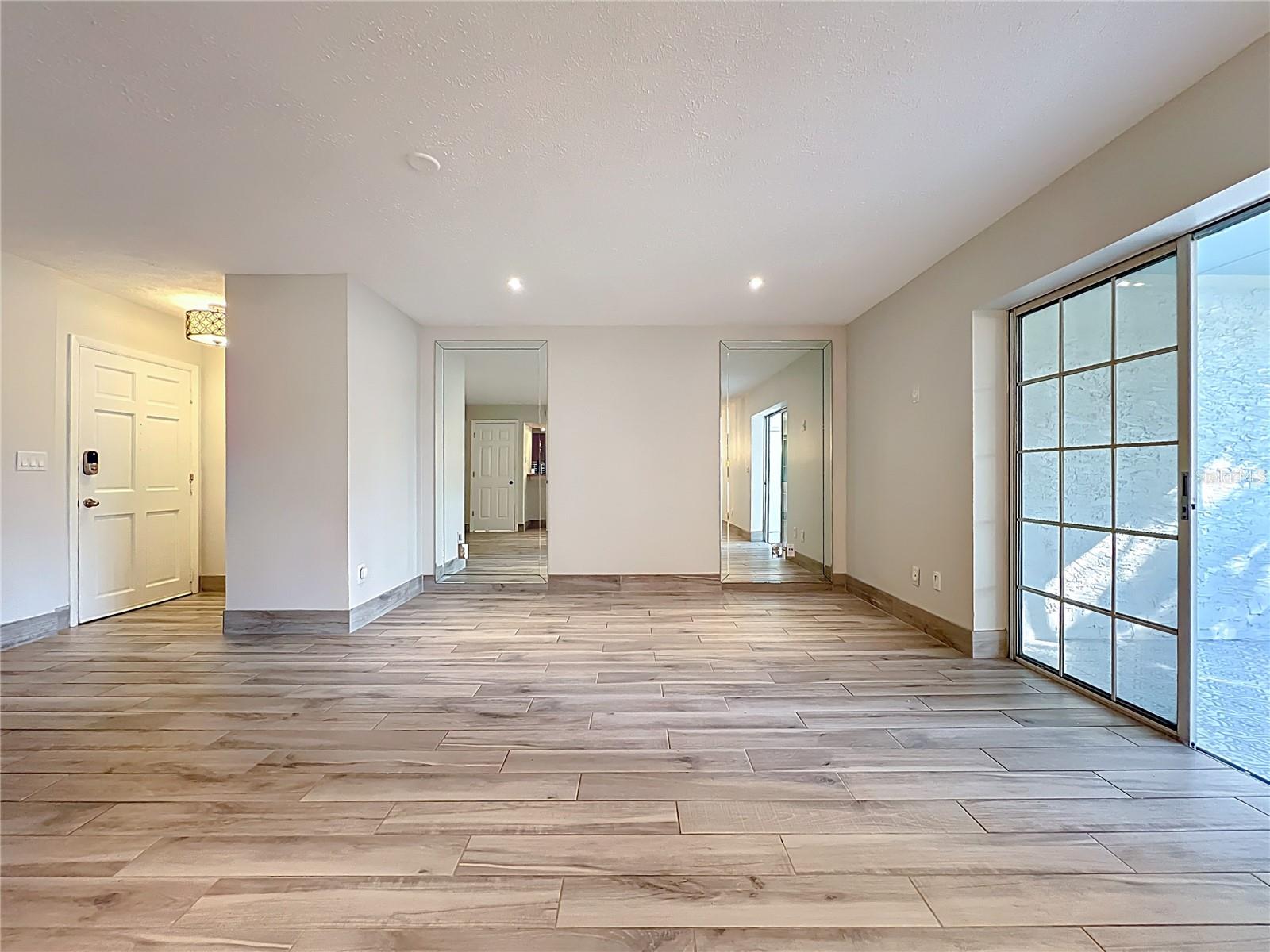 Image 15 of 77 For 470 Par Street 470