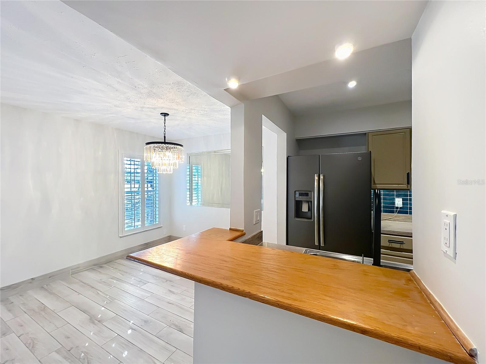 Image 16 of 77 For 470 Par Street 470