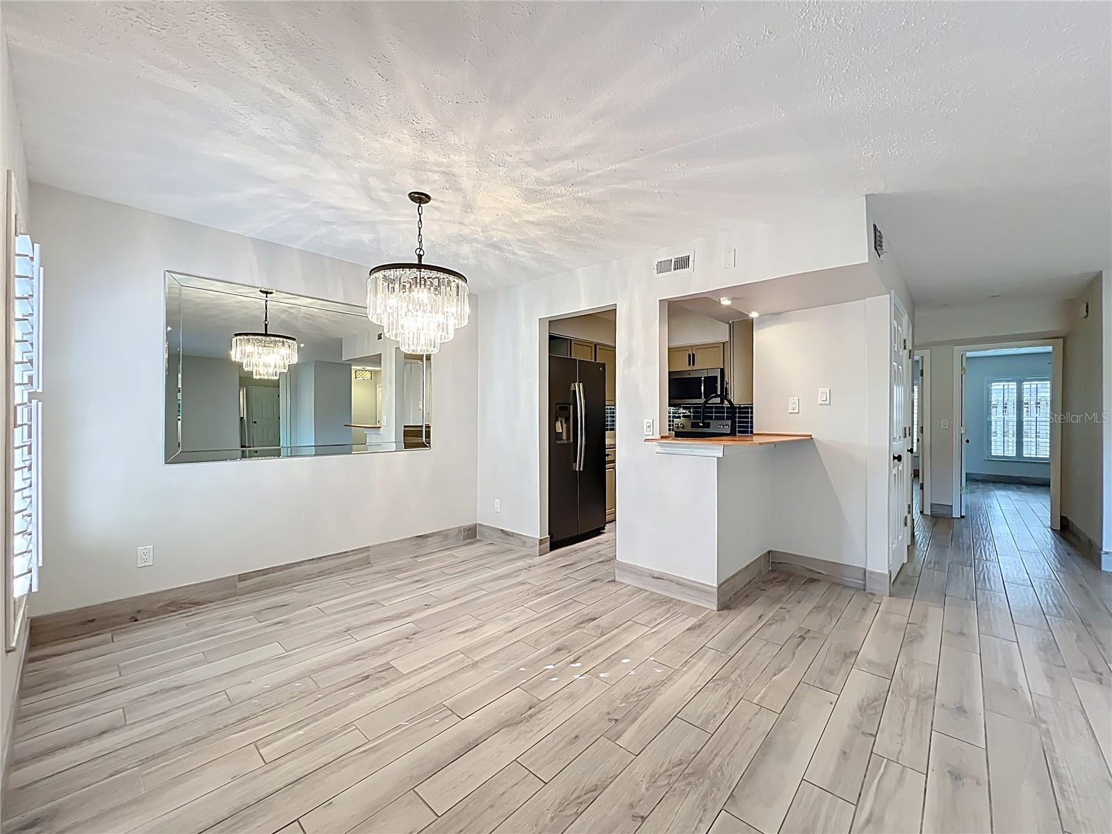 Image 17 of 77 For 470 Par Street 470