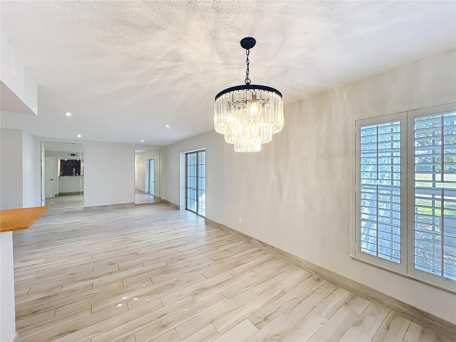 Image 19 of 77 For 470 Par Street 470