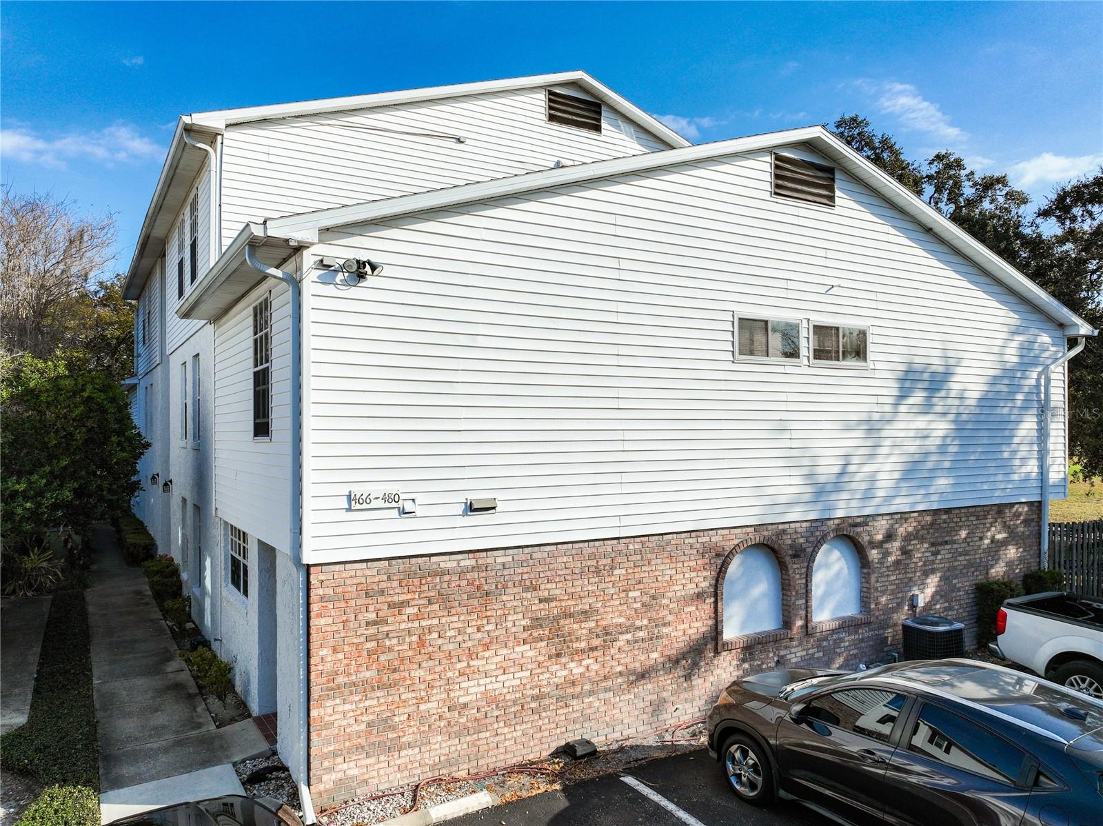 Image 2 of 77 For 470 Par Street 470