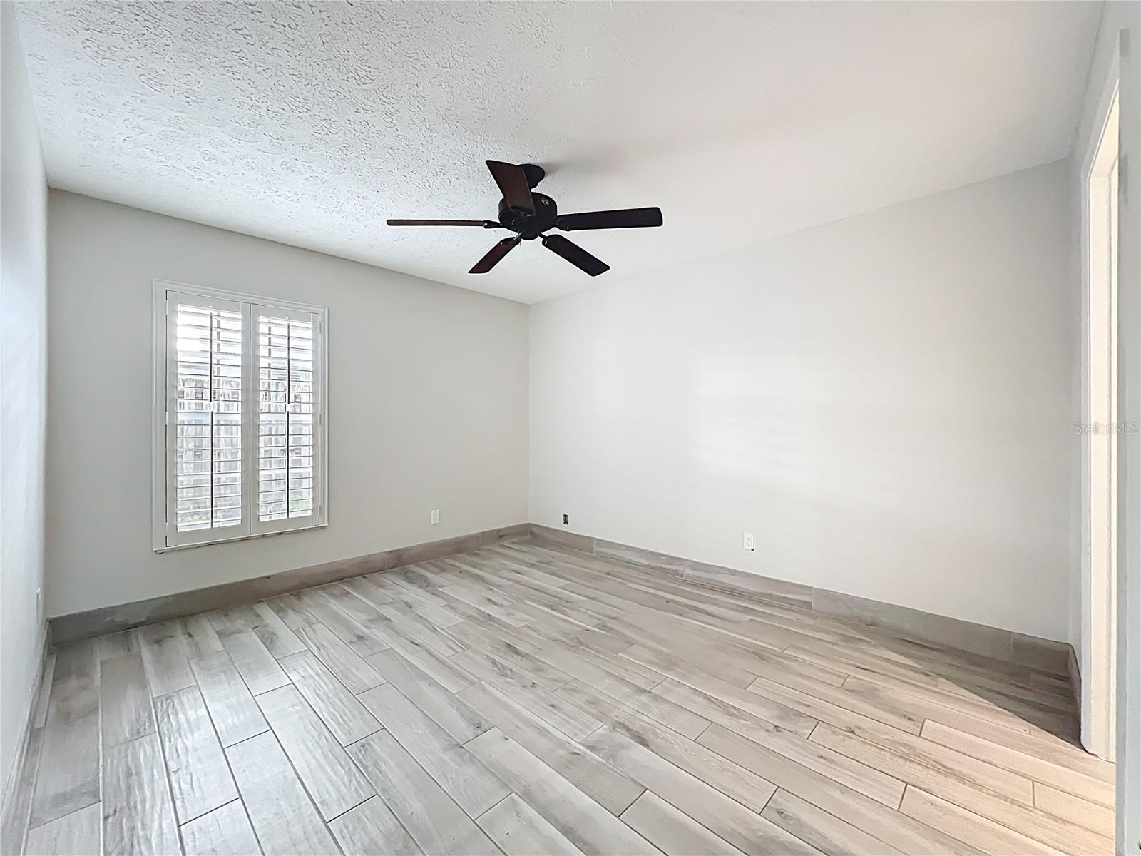 Image 32 of 77 For 470 Par Street 470