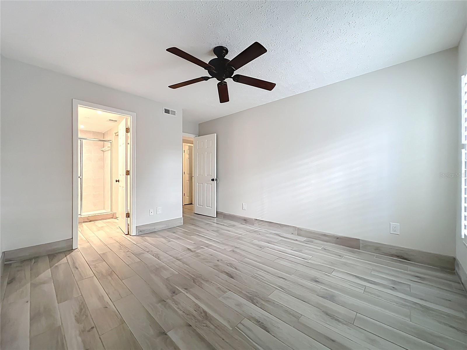 Image 34 of 77 For 470 Par Street 470