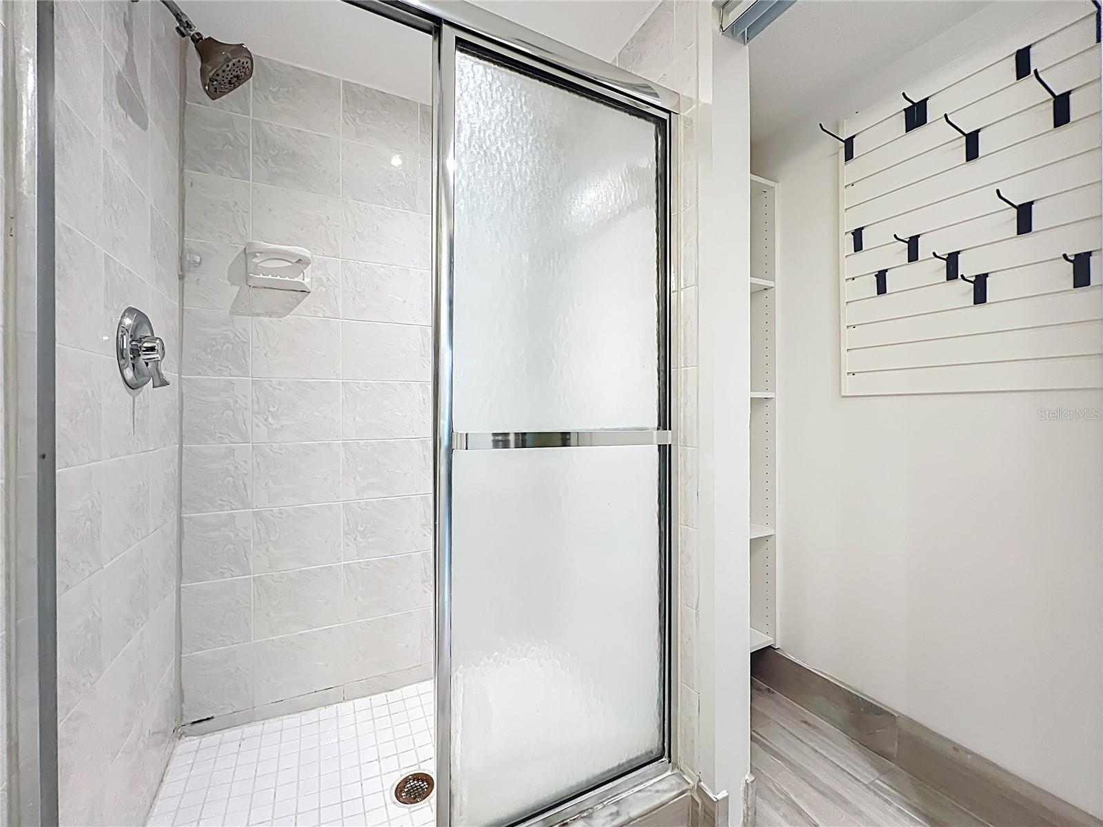 Image 37 of 77 For 470 Par Street 470