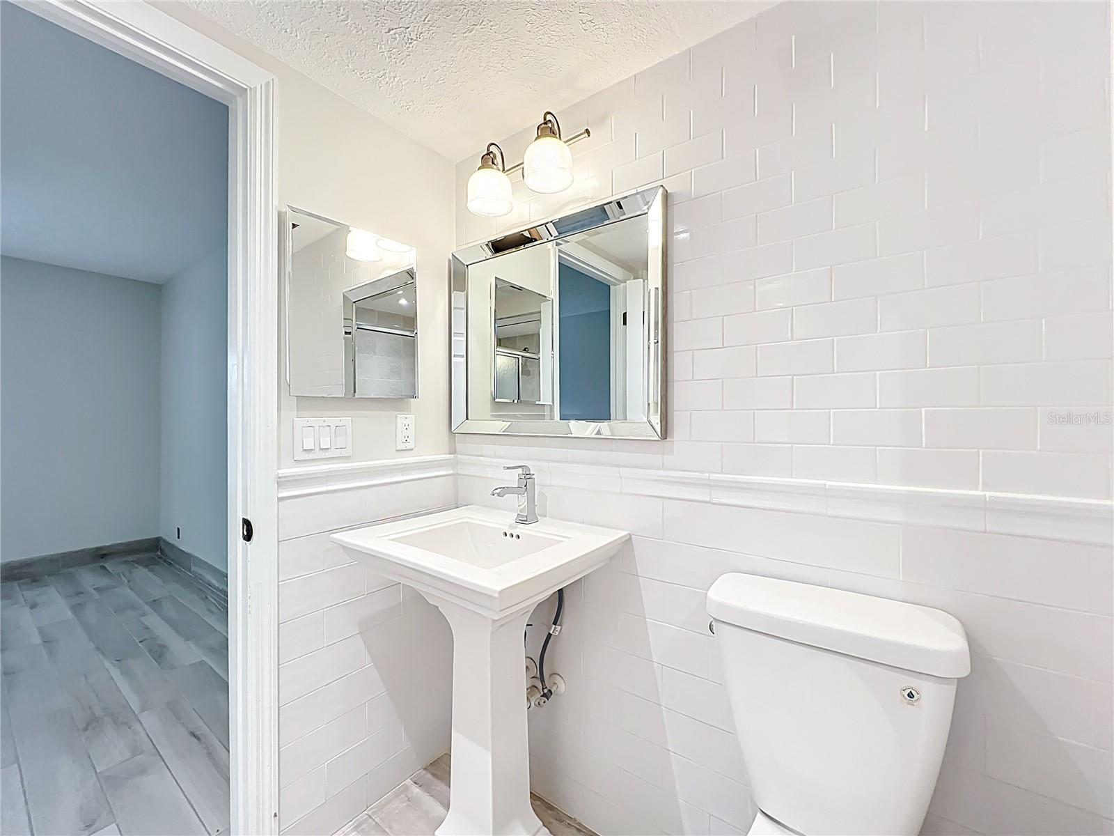 Image 38 of 77 For 470 Par Street 470