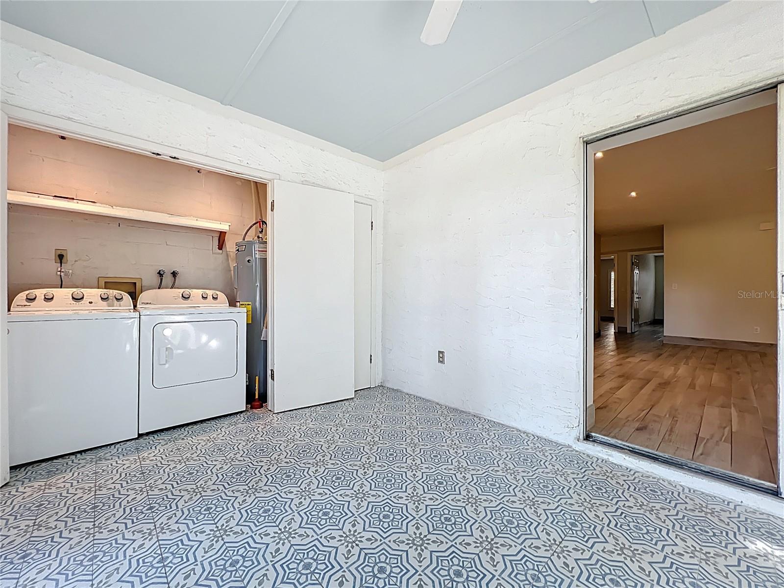 Image 41 of 77 For 470 Par Street 470