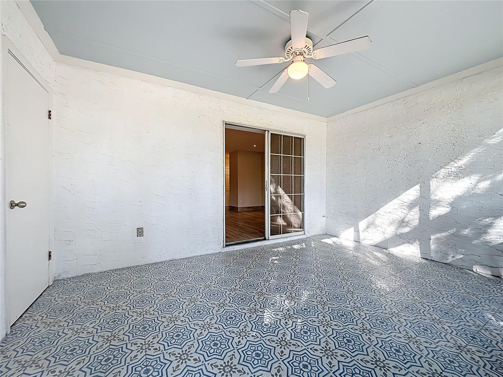 Image 42 of 77 For 470 Par Street 470