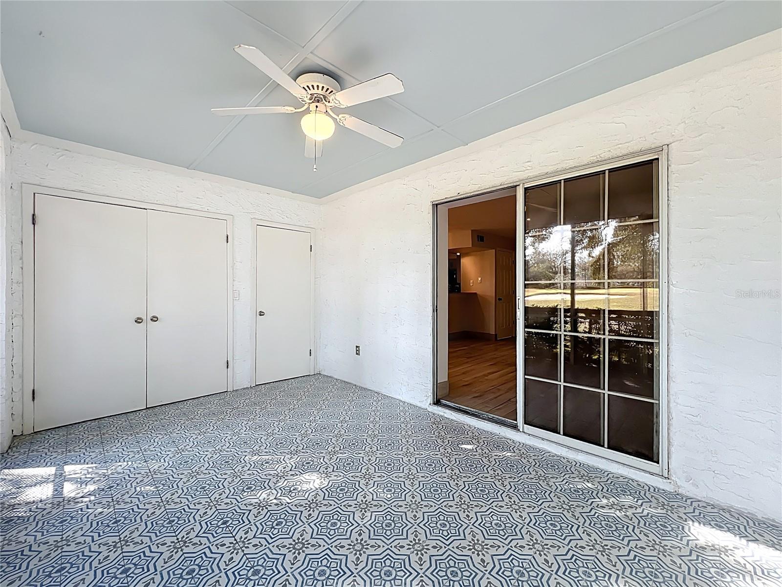 Image 43 of 77 For 470 Par Street 470