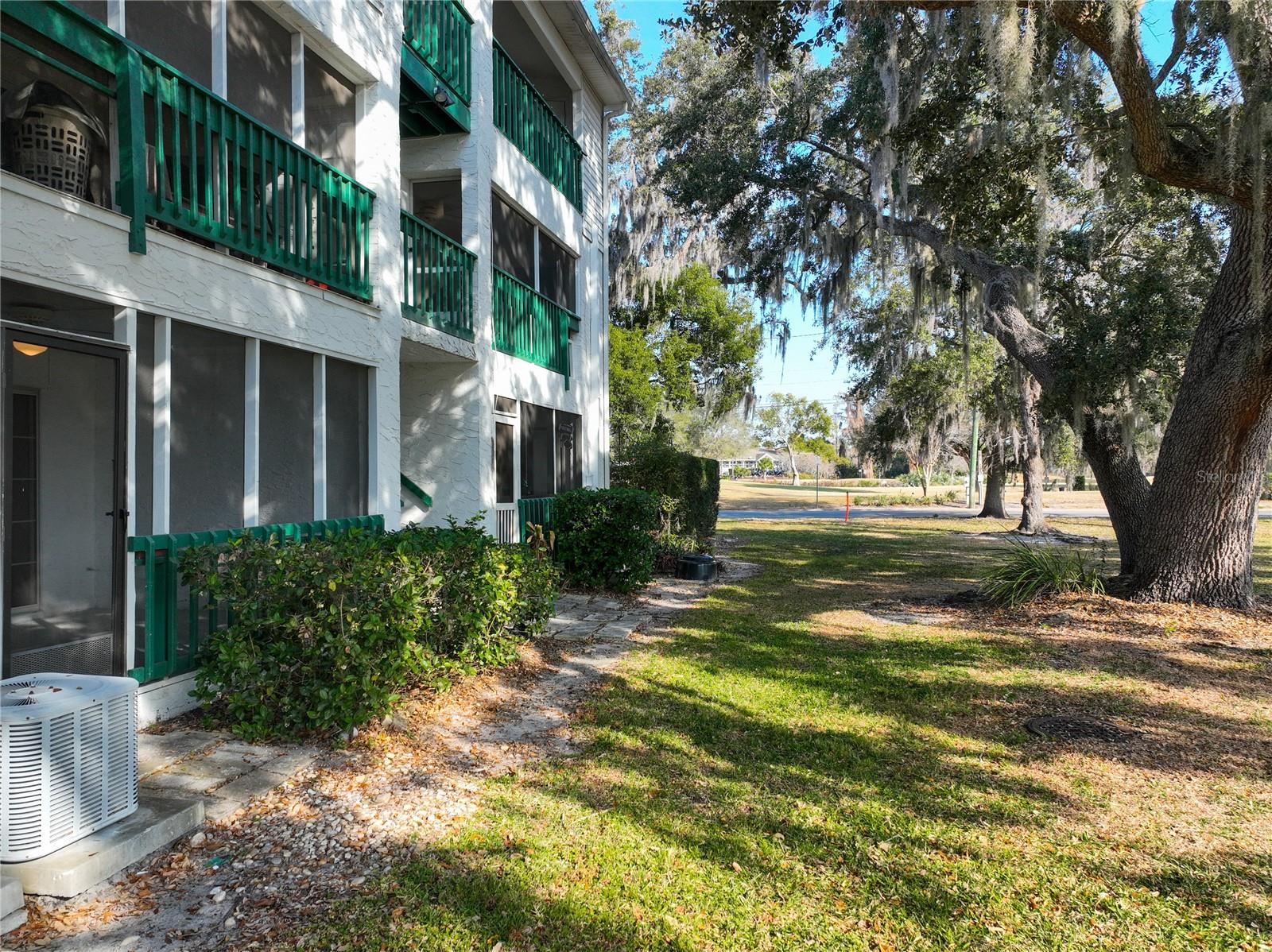 Image 47 of 77 For 470 Par Street 470