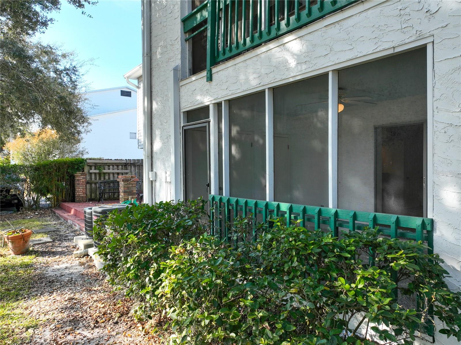 Image 49 of 77 For 470 Par Street 470