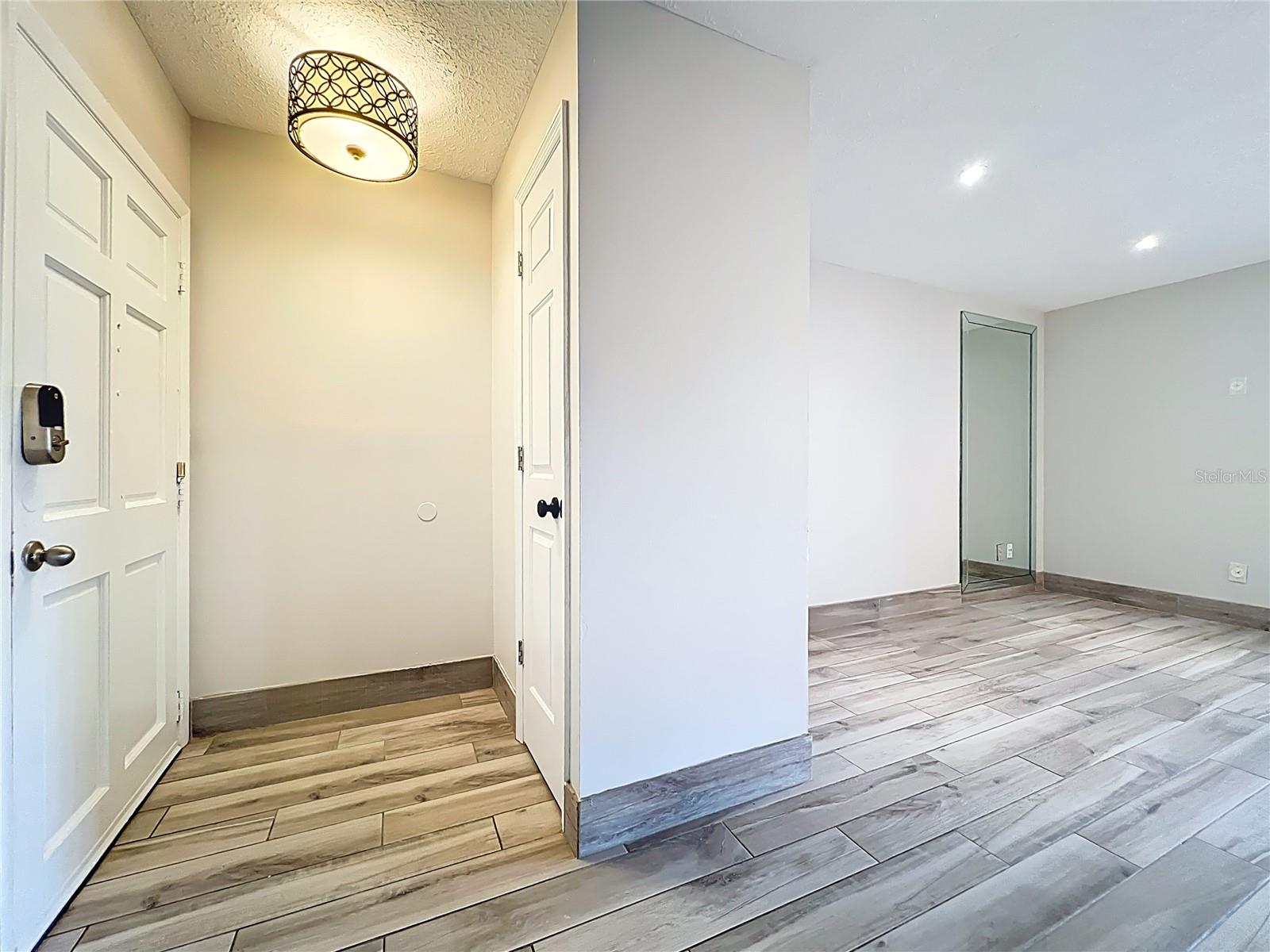 Image 7 of 77 For 470 Par Street 470