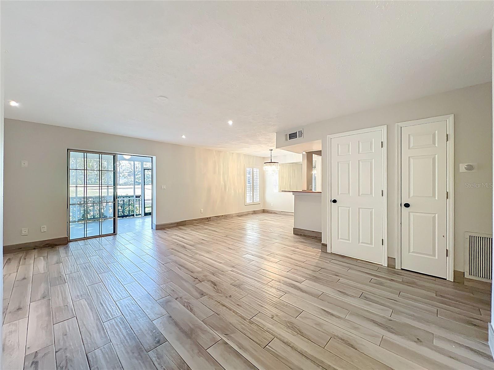 Image 8 of 77 For 470 Par Street 470