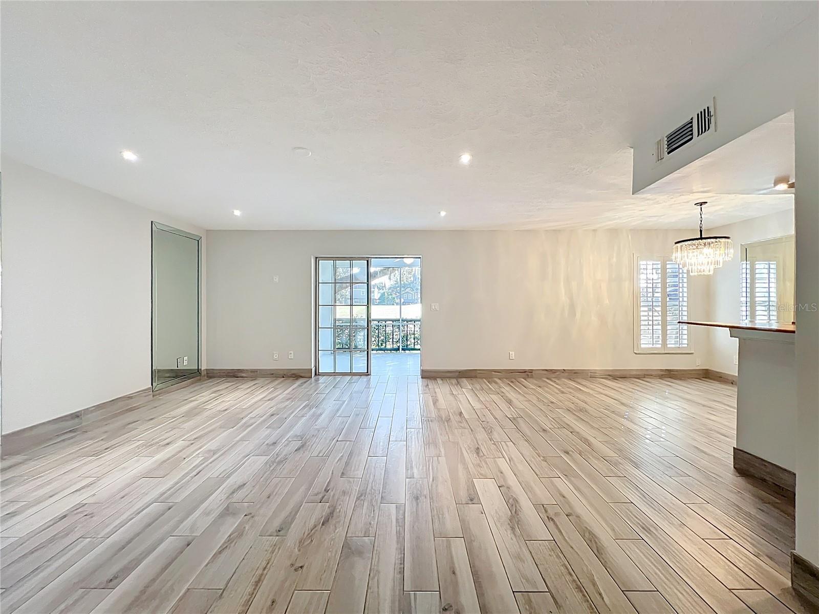 Image 9 of 77 For 470 Par Street 470