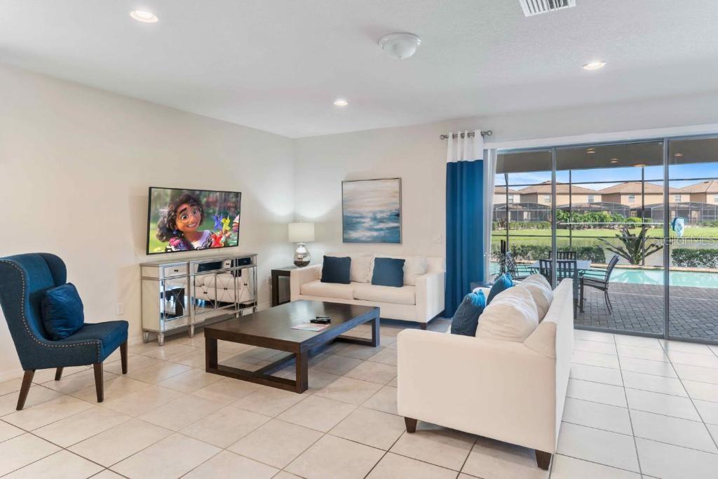 Image 11 of 65 For 8815 Macapa Drive