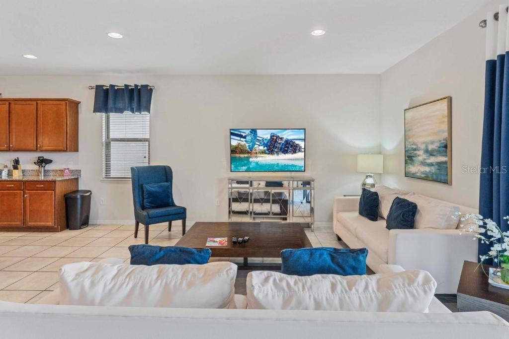 Image 13 of 65 For 8815 Macapa Drive