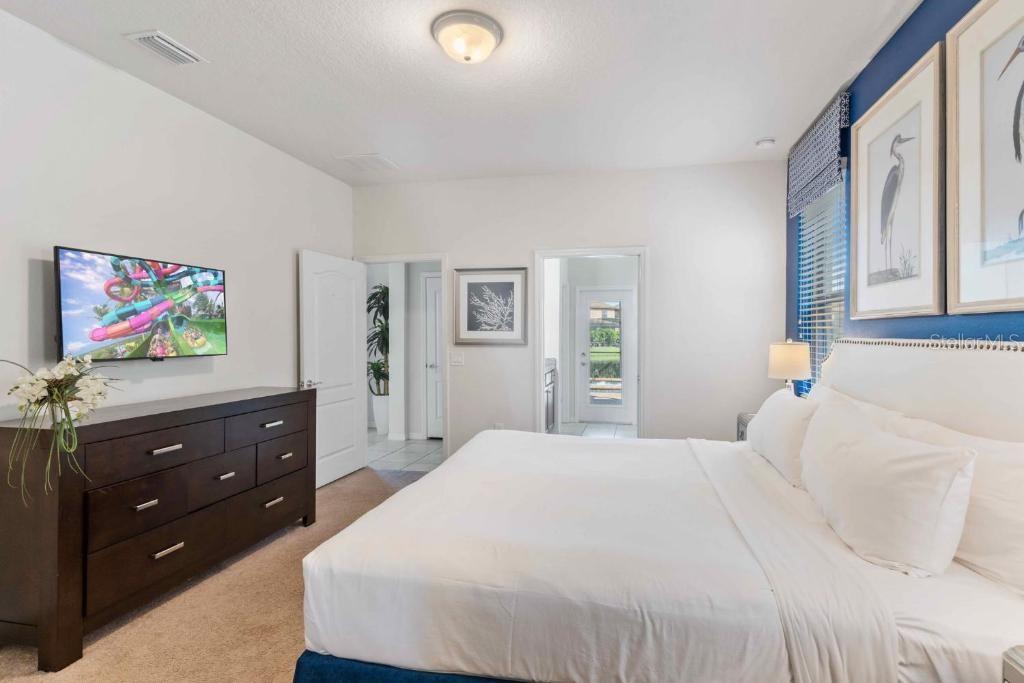 Image 16 of 65 For 8815 Macapa Drive