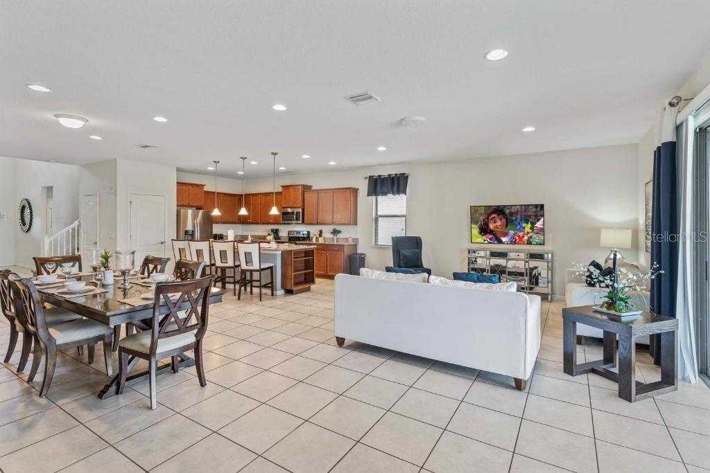 Image 4 of 65 For 8815 Macapa Drive